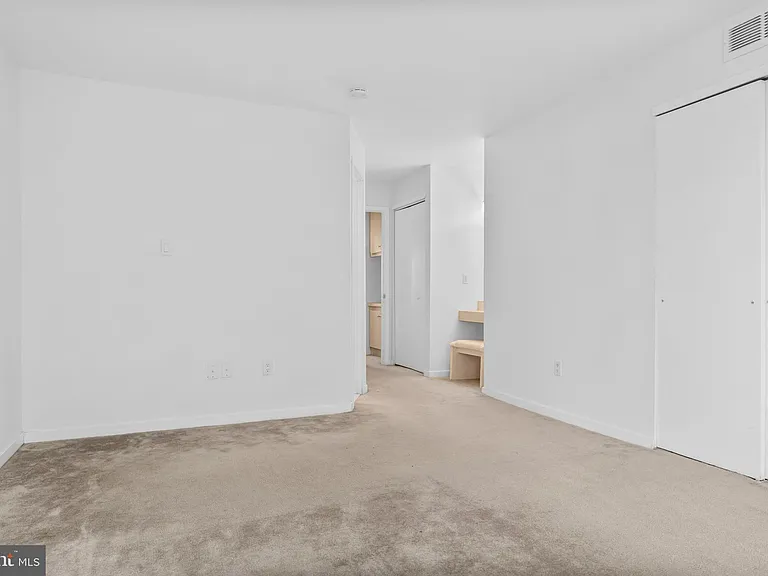 835 Chanticleer — Photo 21