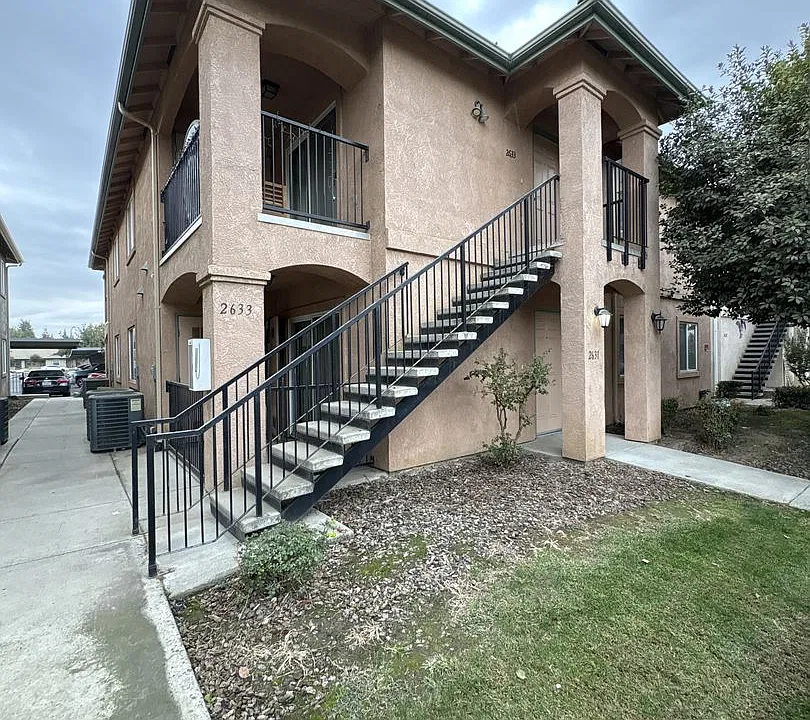 2631-2637 W Lark Ave