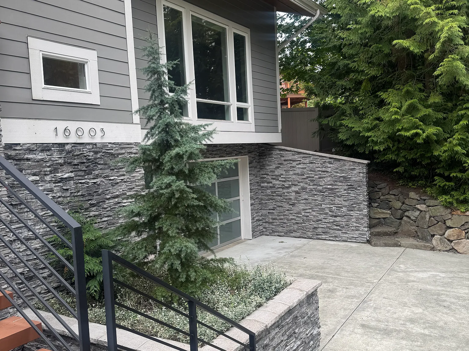 4 bed, 3180 sqft, $6,395 — Photo 2