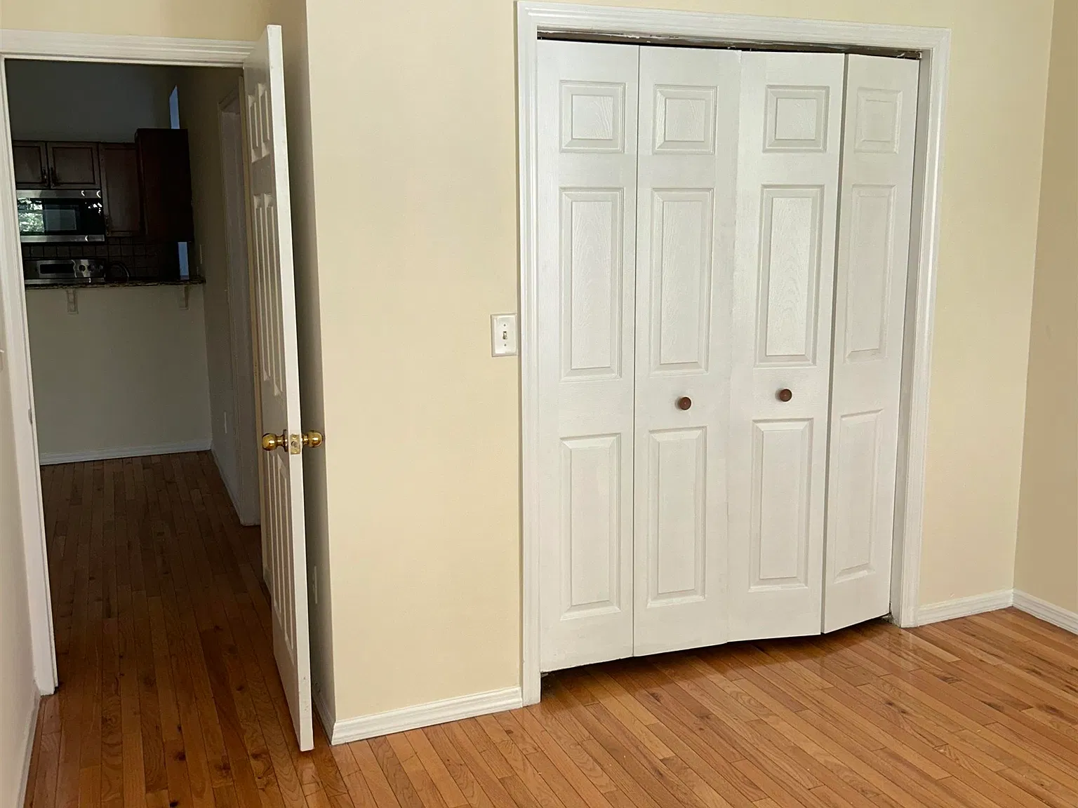 2 bed, 1.0 bath, $2,098 — Photo 3