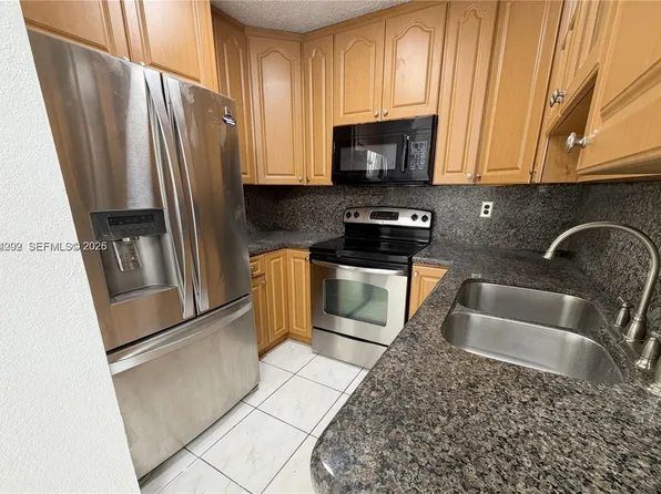 2565 W 56th St APT 101, Hialeah, FL 33016