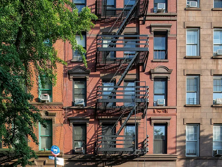 148 W 10th St #4D — Photo 6