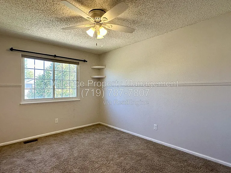 965 Piros Dr — Photo 32