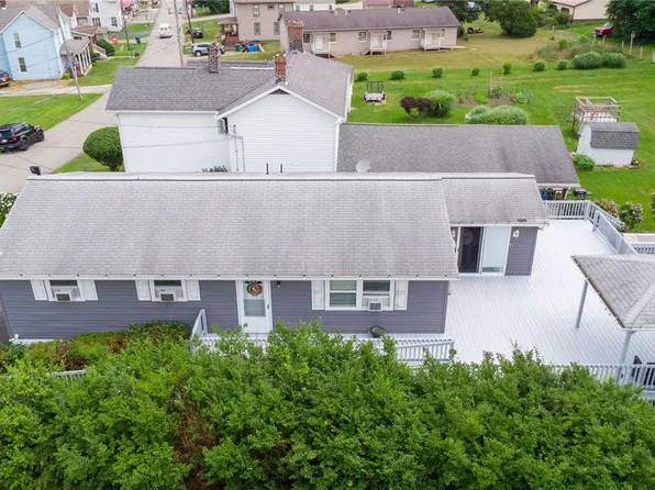 807 W 1st Ave, Derry, PA 15627