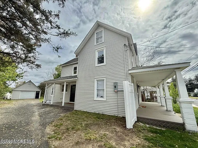 30 Maple Ave — Photo 2