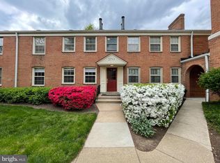 2711 N Arlington Blvd #101, Arlington, VA 22201
