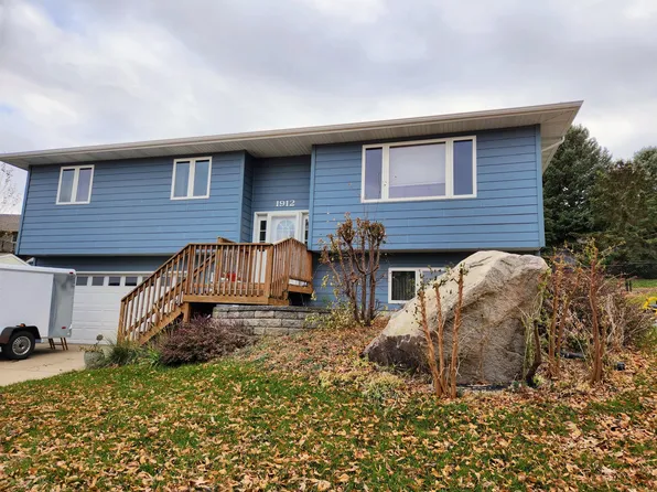 1912 Riggs Dr, Pierre, SD 57501