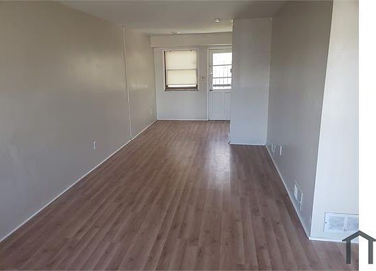 1st image of 4662 Country Ln