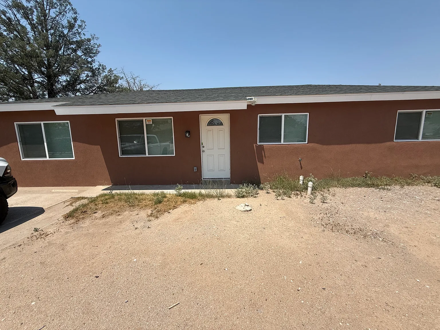 3 bed, 910 sqft, $2,200 — Photo 1