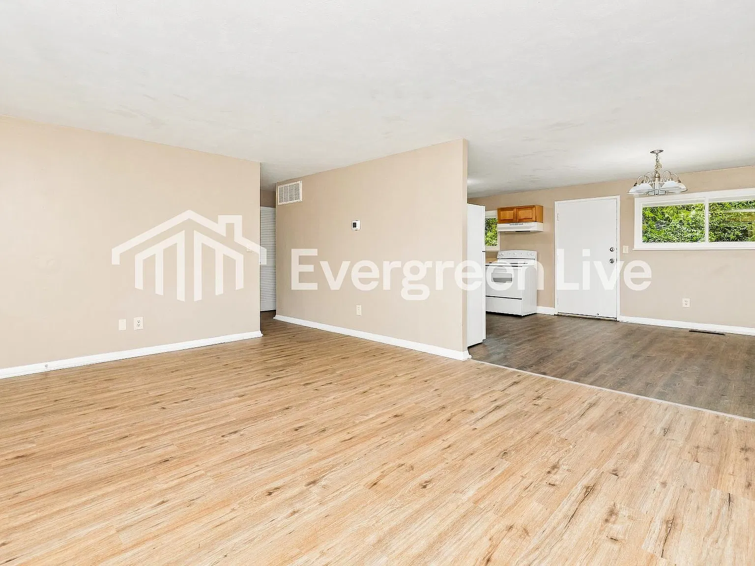 3 bed, 1.0 bath, 1080 sqft, $1,395 — Photo 4