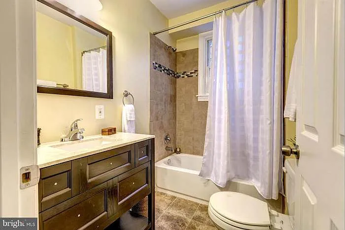 2305 Hamilton Ave — Photo 13