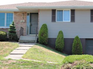 3 Colonels Rd, Hanover Township, PA 18706