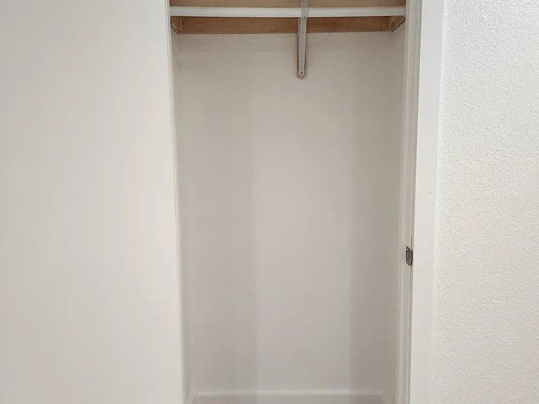 979 Plymouth Dr NE — Photo 23