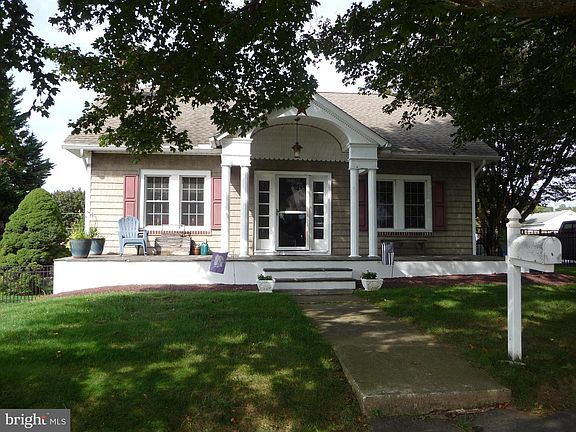 2nd image of 801 W 2nd Ave