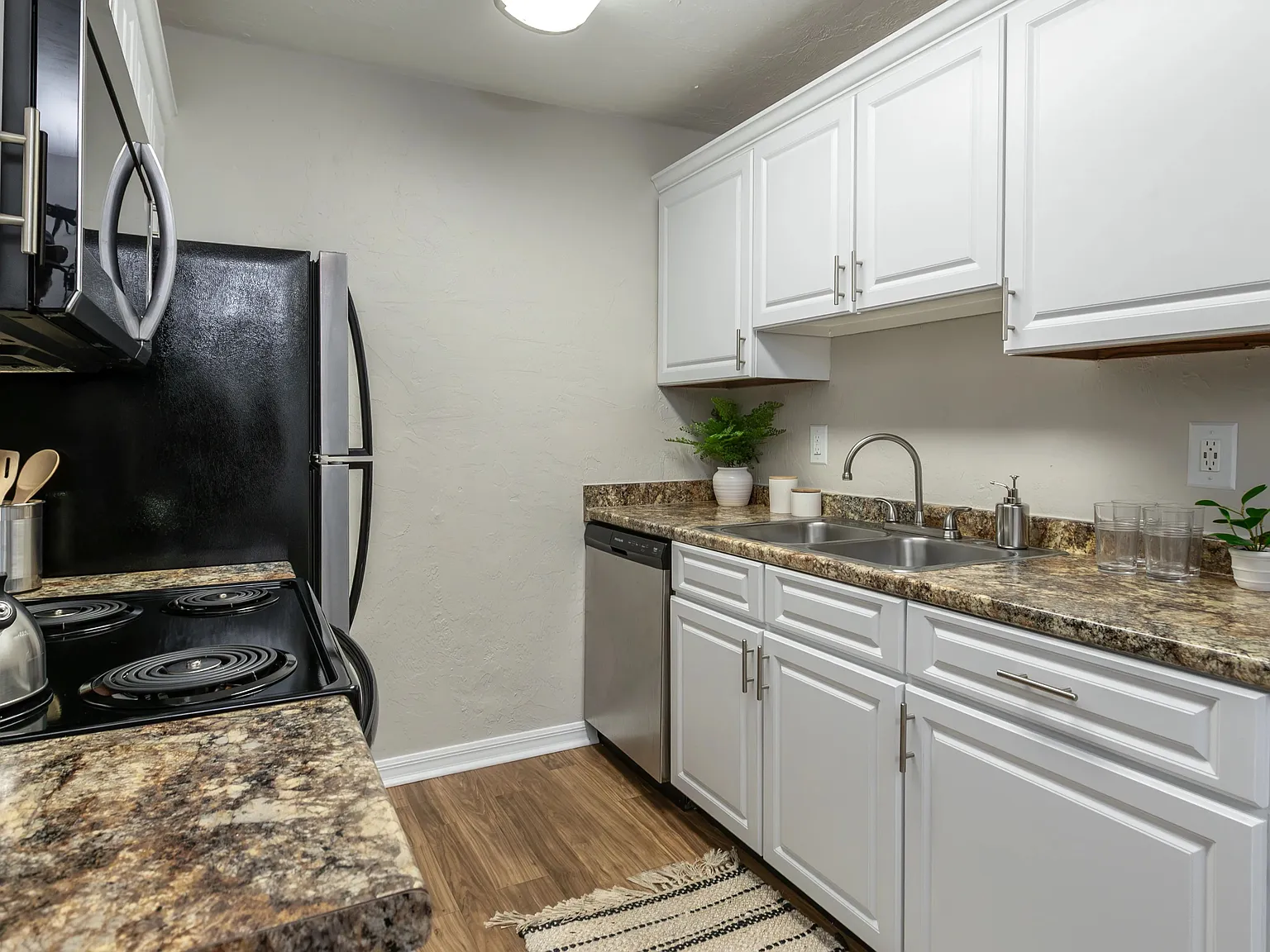 Ridgemar Commons — Photo 3
