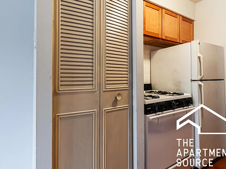 512 W Briar Pl #209 — Photo 5