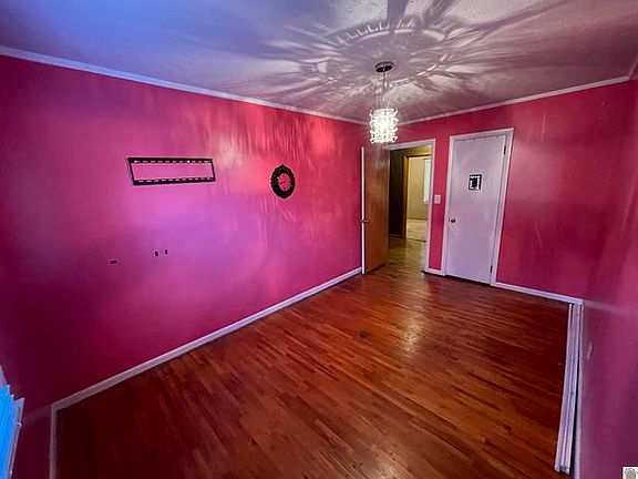 5th image of 303 Crume St