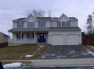 101 Swatara Cir, Douglassville, PA 19518