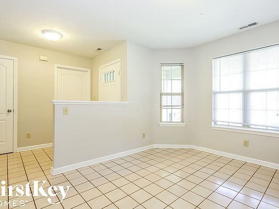 5th image of 863 Charter Woods Dr