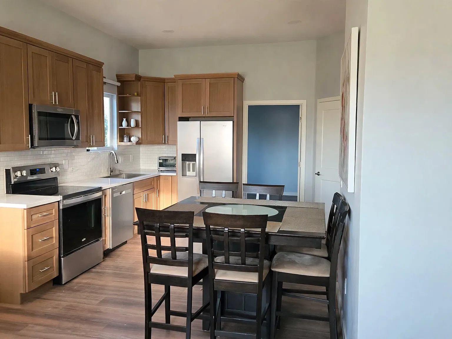 2 bed, 800 sqft, $3,300 — Photo 4