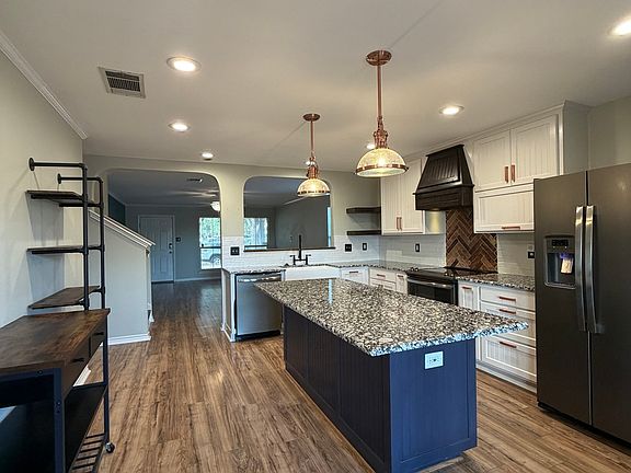 4th image of 10502 Marengo Ln