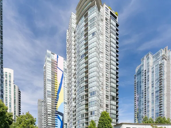 1438 Richards St #205, Vancouver, BC V6Z 3B8