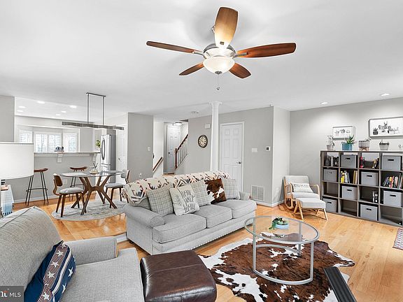 4th image of 5604 Glenwood Mews Dr