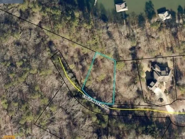 1310 N Edgewater Trl, Toccoa, GA 30577