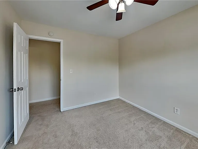 500 Cottonwood Close — Photo 12