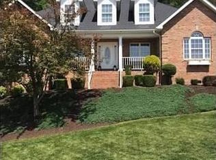 1215 Forest Dr, Hurricane, WV 25526