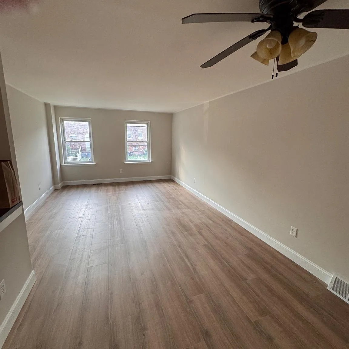 2 bed, 1.0 bath, 850 sqft, $1,600 — Photo 2