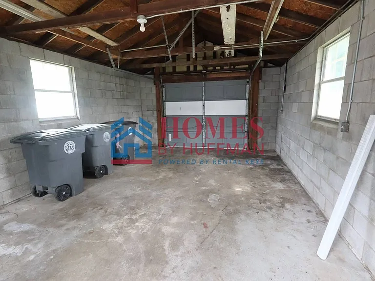1319 Uhlhorn St — Photo 23