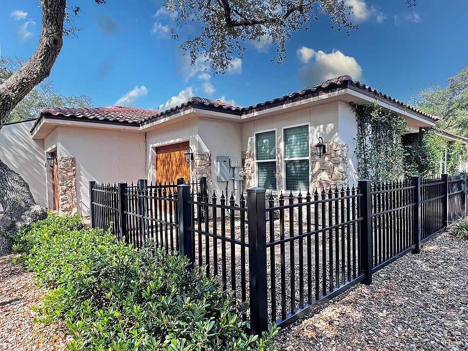 1st image of 1303 Villas Dr