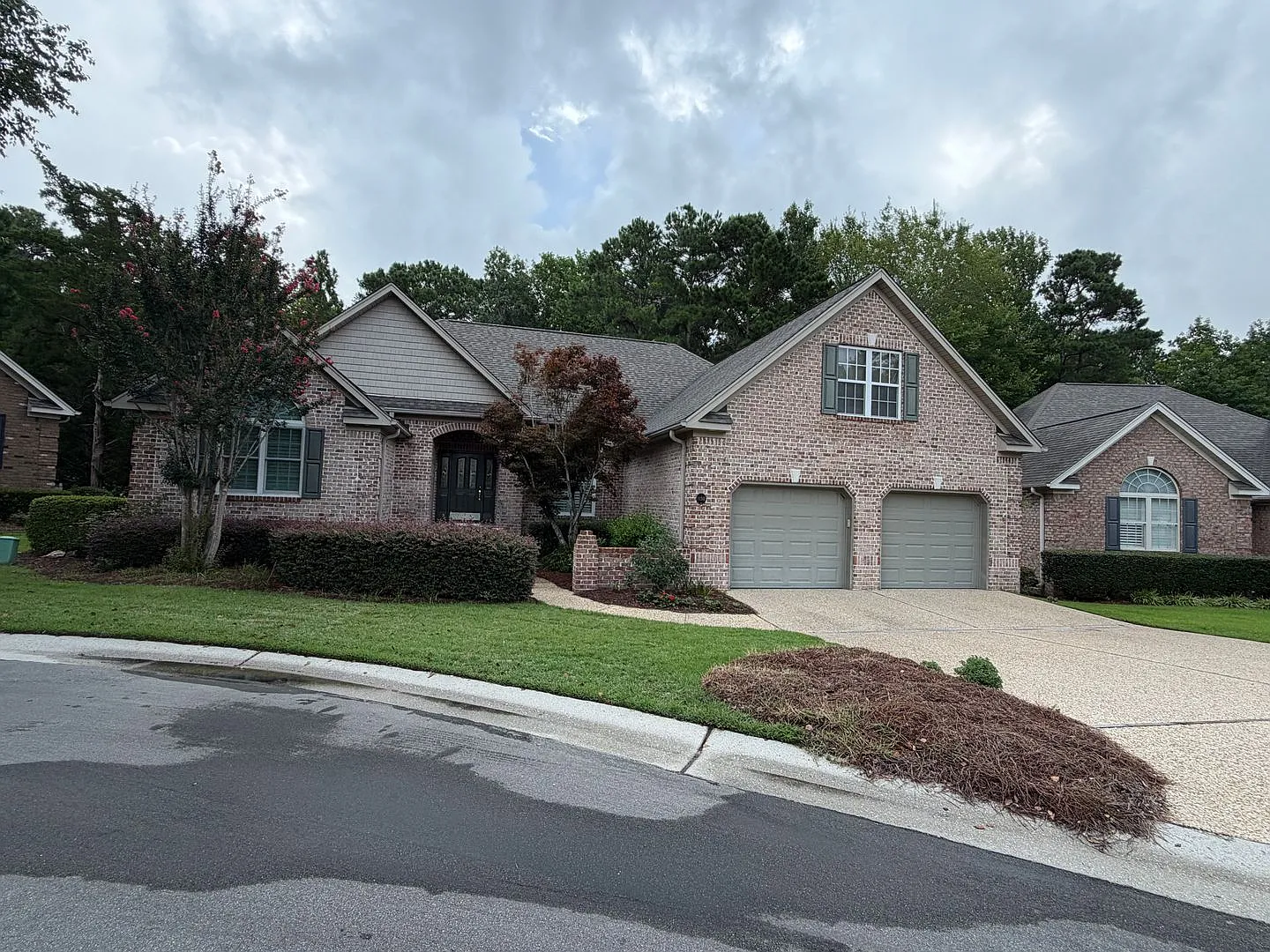 Beautiful 4-Bedroom Home with First-Floor Primary Suite & 2-Car Garage — Photo 4