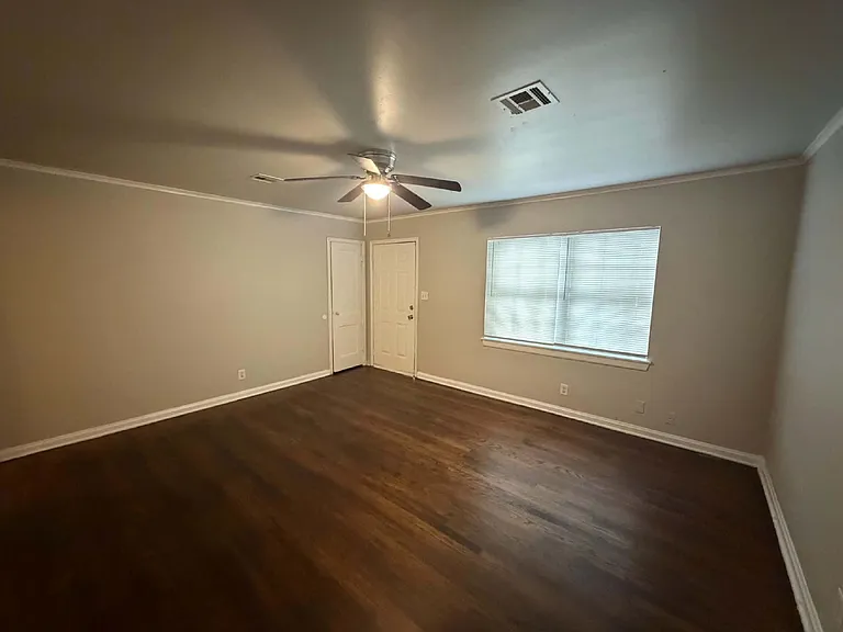 111 N Richmond Ave — Photo 3