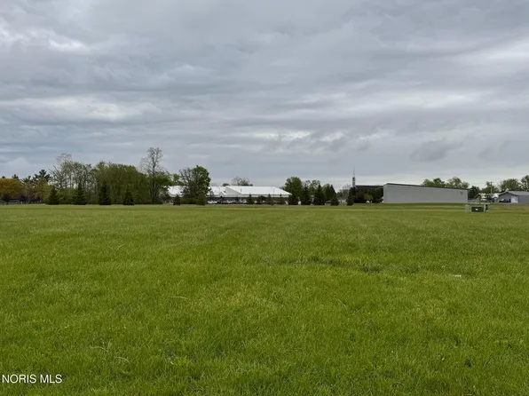 901 Stonehedge Dr, Bryan, OH 43506
