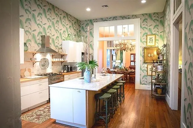 3 bed, 2.5 bath, 2600 sqft, $5,000 — Photo 4