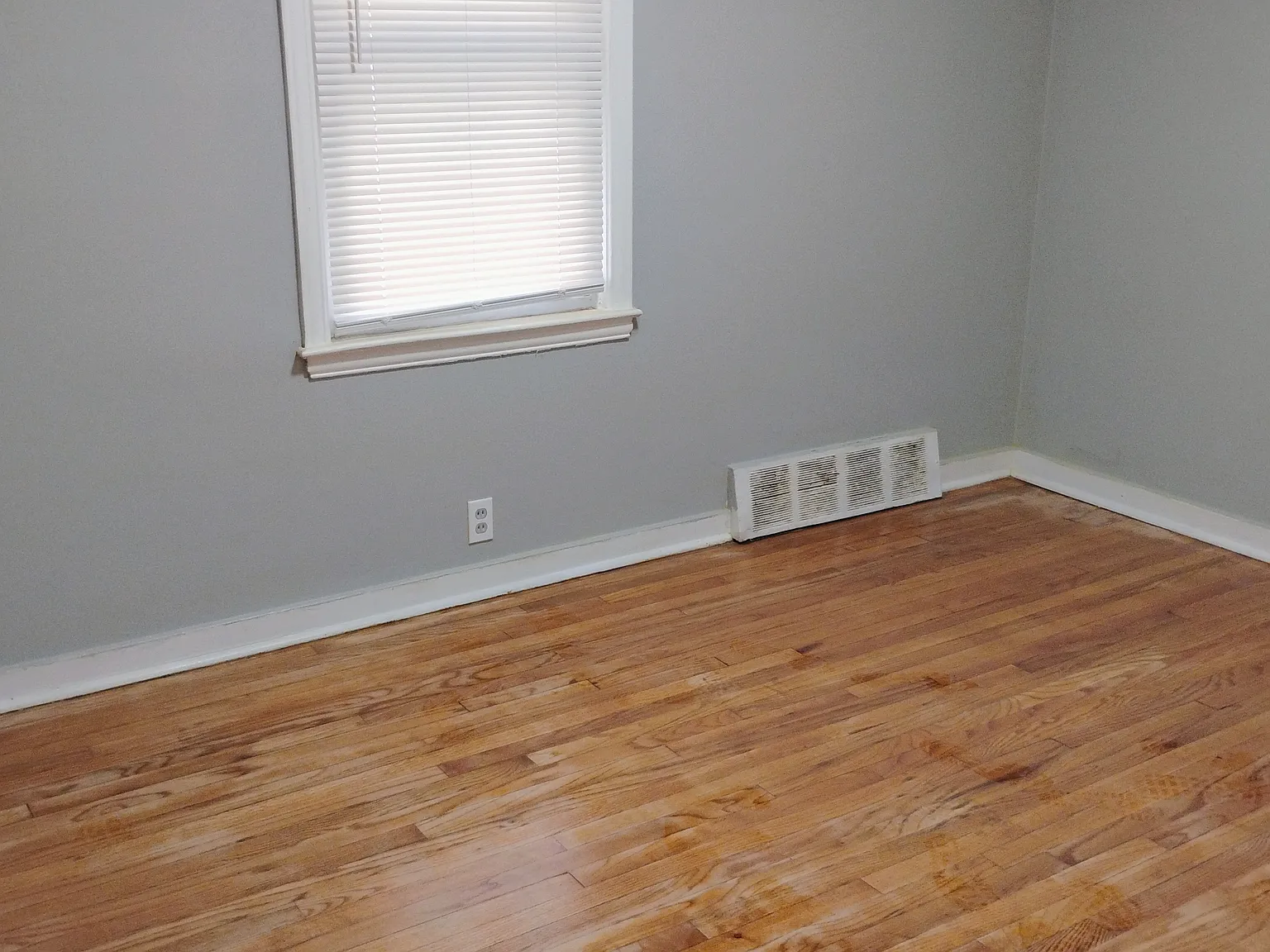 3 bed, 1000 sqft, $1,275 — Photo 3