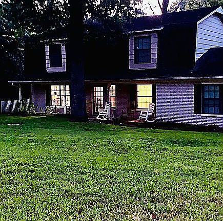 Large front yard, too