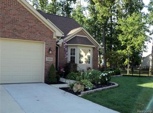 15223 Oak Valley Ln, Monroe, MI 48161