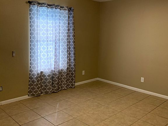 5th image of 2406 Kingsdale Dr
