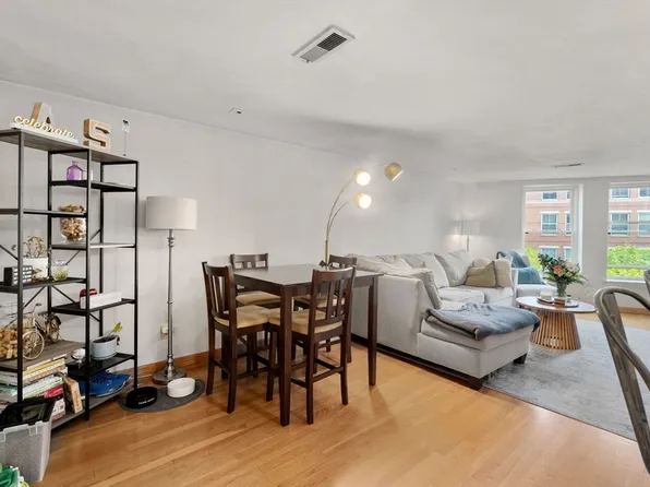 386 Commercial St APT 4E, Boston, MA 02109