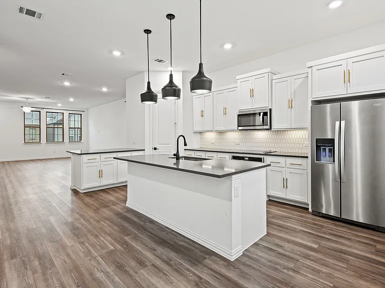 7521 Laburnam Rd — Photo 32