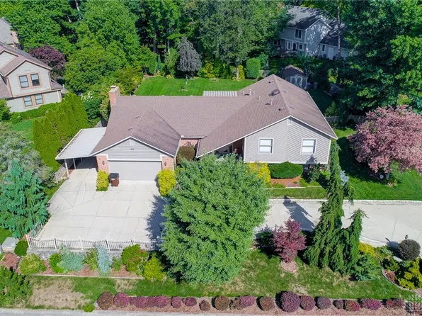 1899 Shore Dr, Bellbrook, OH 45305