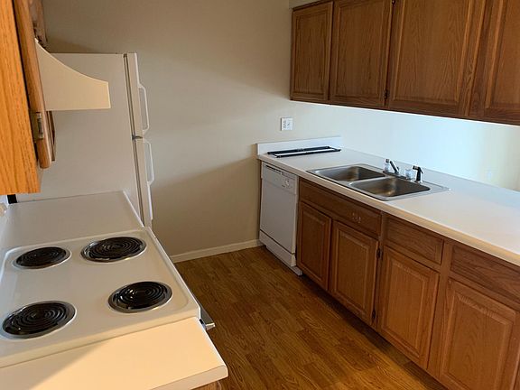 3rd image of 120 E 29th St