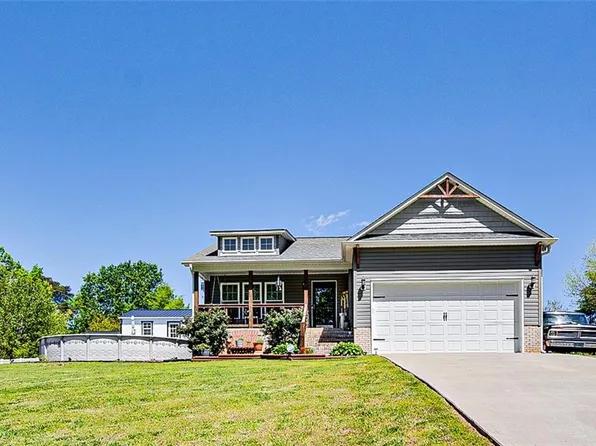 216 Seeley Dr, Denton, NC 27239