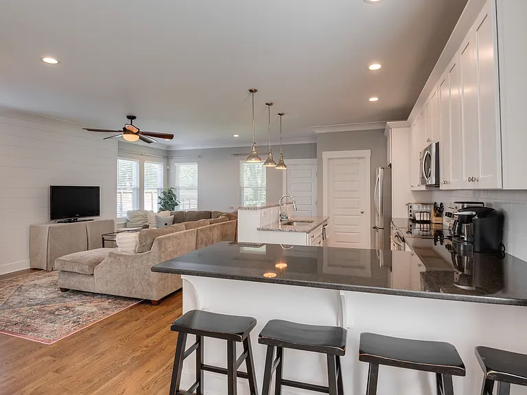 508 Morton Ave — Photo 10