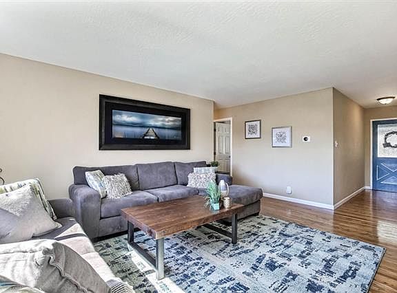 5th image of 1666 Ebbetts Dr