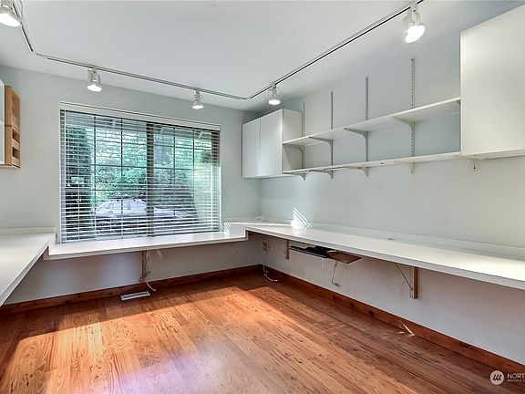 4th image of 4206 74th Avenue SE