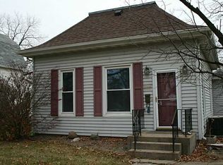 921 9th St, Marion, IA 52302